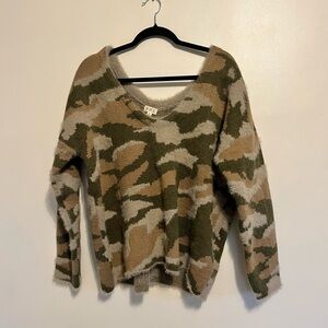 POL Camo V-Neck Sweater Size Large